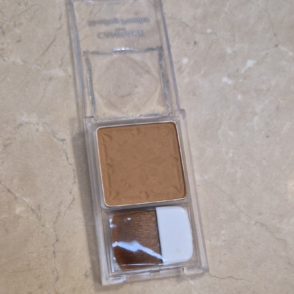 Tan Bronzer with Brush